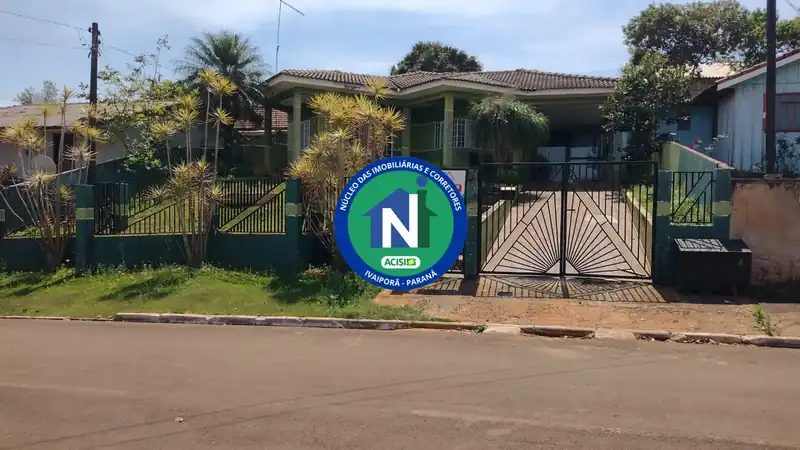 Casa à Venda com 3 quartos, 2 banheiros, 2 vagas e 220m² — foto 2